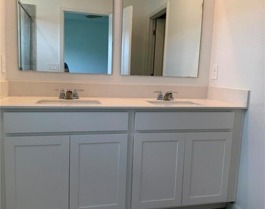 2954 Savoir Avenue - Photo Thumbnail 7