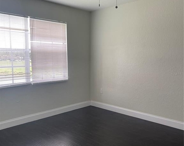 13815 Fairway Island Drive - Photo Thumbnail 3
