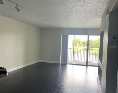 13815 Fairway Island Drive - Photo Thumbnail 4