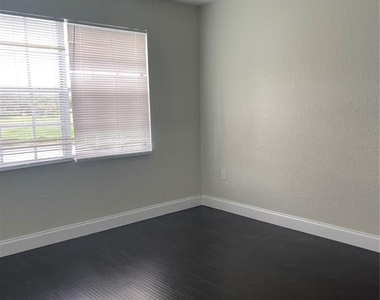 13815 Fairway Island Drive - Photo Thumbnail 5