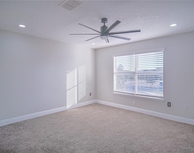 1020 Woodsong Way - Photo Thumbnail 16