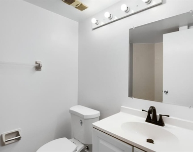 210 Lake Pointe Condo Five Drive - Photo Thumbnail 10
