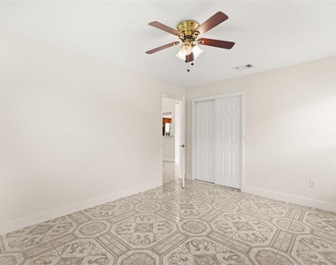 948 Ocala Woods Lane - Photo Thumbnail 15