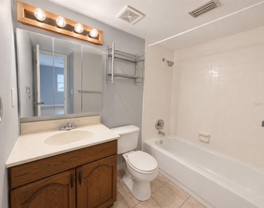 940 Lake Destiny Road - Photo Thumbnail 11