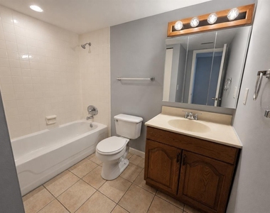 940 Lake Destiny Road - Photo Thumbnail 13