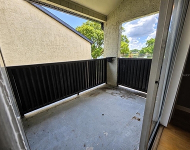 940 Lake Destiny Road - Photo Thumbnail 6