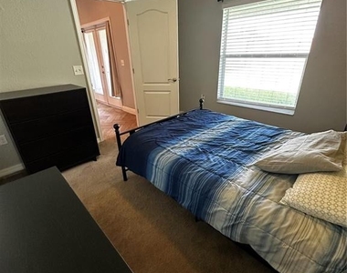 262 Lake Mariana Place - Photo Thumbnail 21