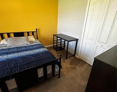 262 Lake Mariana Place - Photo Thumbnail 19