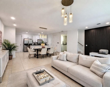 8458 Kelsall Drive - Photo Thumbnail 5