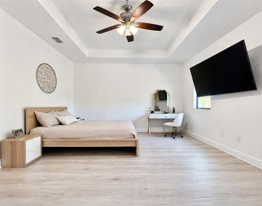 8458 Kelsall Drive - Photo Thumbnail 18