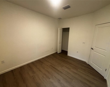 1209 Southstation Place - Photo Thumbnail 15