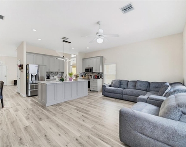 431 Vizcay Way - Photo Thumbnail 14