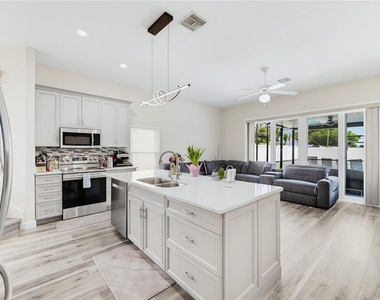 431 Vizcay Way - Photo Thumbnail 10