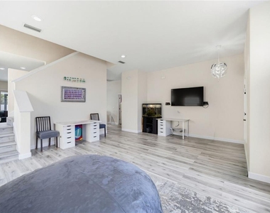 431 Vizcay Way - Photo Thumbnail 7
