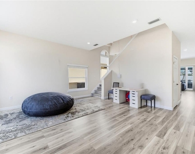 431 Vizcay Way - Photo Thumbnail 5