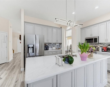431 Vizcay Way - Photo Thumbnail 11