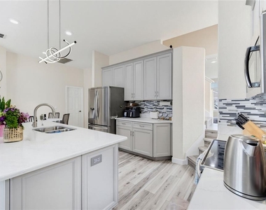 431 Vizcay Way - Photo Thumbnail 12