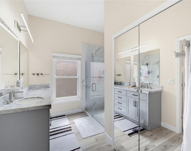 431 Vizcay Way - Photo Thumbnail 18