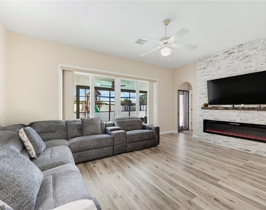 431 Vizcay Way - Photo Thumbnail 13
