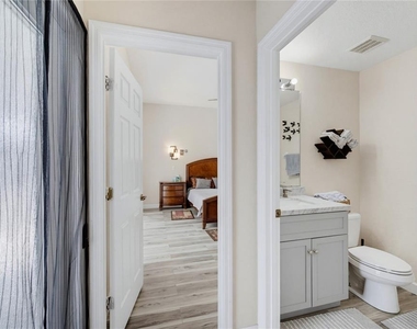 431 Vizcay Way - Photo Thumbnail 15