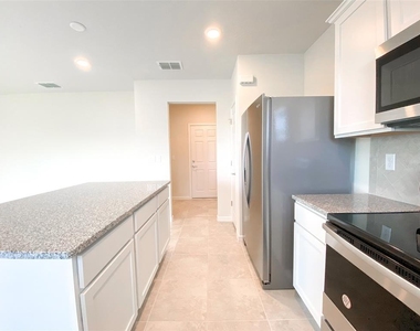 1579 Aspen Avenue - Photo Thumbnail 9