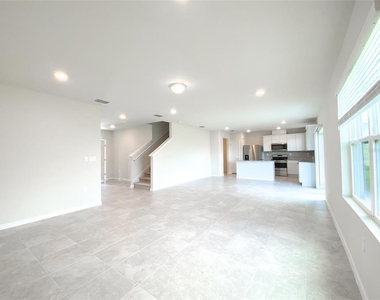 1579 Aspen Avenue - Photo Thumbnail 5