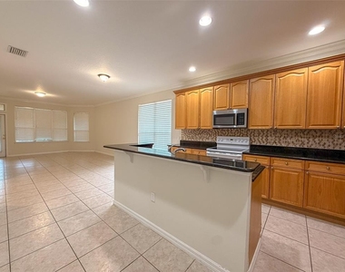 12947 Runswick Avenue - Photo Thumbnail 9