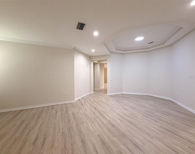 12947 Runswick Avenue - Photo Thumbnail 3