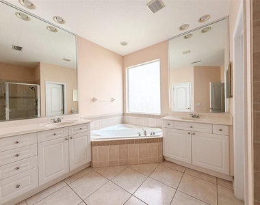 12947 Runswick Avenue - Photo Thumbnail 20