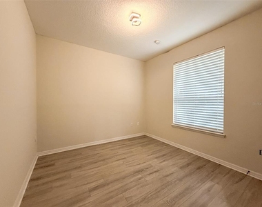 12947 Runswick Avenue - Photo Thumbnail 23