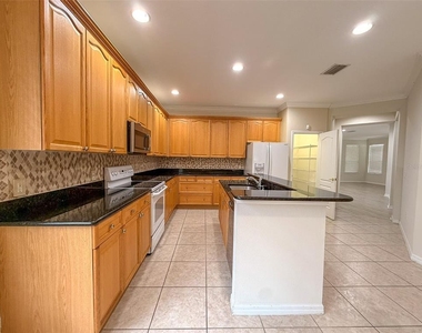 12947 Runswick Avenue - Photo Thumbnail 8