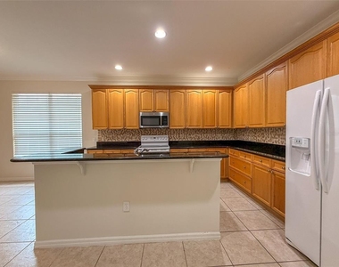12947 Runswick Avenue - Photo Thumbnail 10