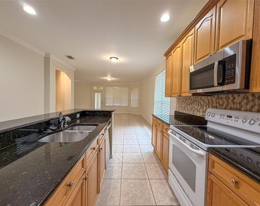 12947 Runswick Avenue - Photo Thumbnail 11