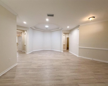 12947 Runswick Avenue - Photo Thumbnail 4