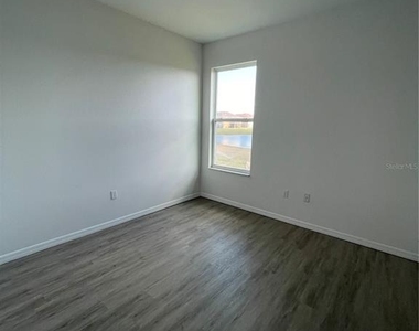 2269 Waukegan Drive - Photo Thumbnail 10
