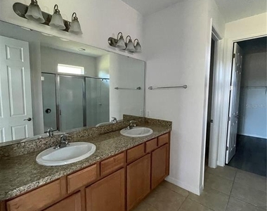 2269 Waukegan Drive - Photo Thumbnail 7