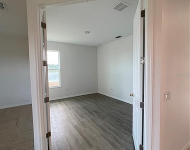 2269 Waukegan Drive - Photo Thumbnail 5