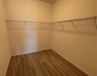 2269 Waukegan Drive - Photo Thumbnail 9