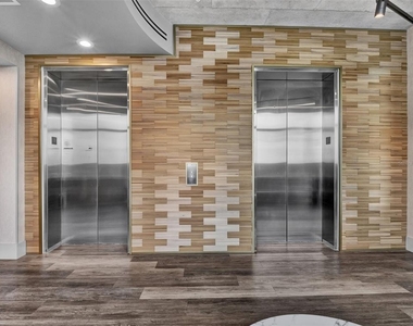 525 E Jackson Street - Photo Thumbnail 4