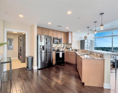 525 E Jackson Street - Photo Thumbnail 18