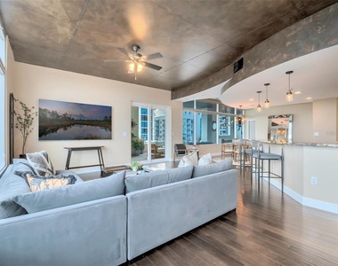 525 E Jackson Street - Photo Thumbnail 9