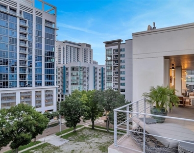 525 E Jackson Street - Photo Thumbnail 6