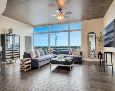 525 E Jackson Street - Photo Thumbnail 7