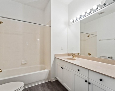 5007 River Gem Avenue - Photo Thumbnail 11