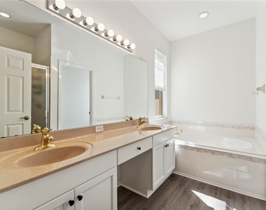 5007 River Gem Avenue - Photo Thumbnail 9