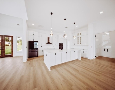 156 Caladium Avenue - Photo Thumbnail 7