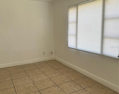 930 Emerald Drive - Photo Thumbnail 7