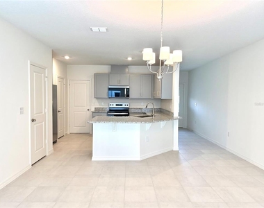 2817 Moonshadow Court - Photo Thumbnail 4