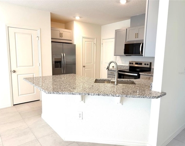 2817 Moonshadow Court - Photo Thumbnail 3