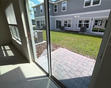 2817 Moonshadow Court - Photo Thumbnail 6